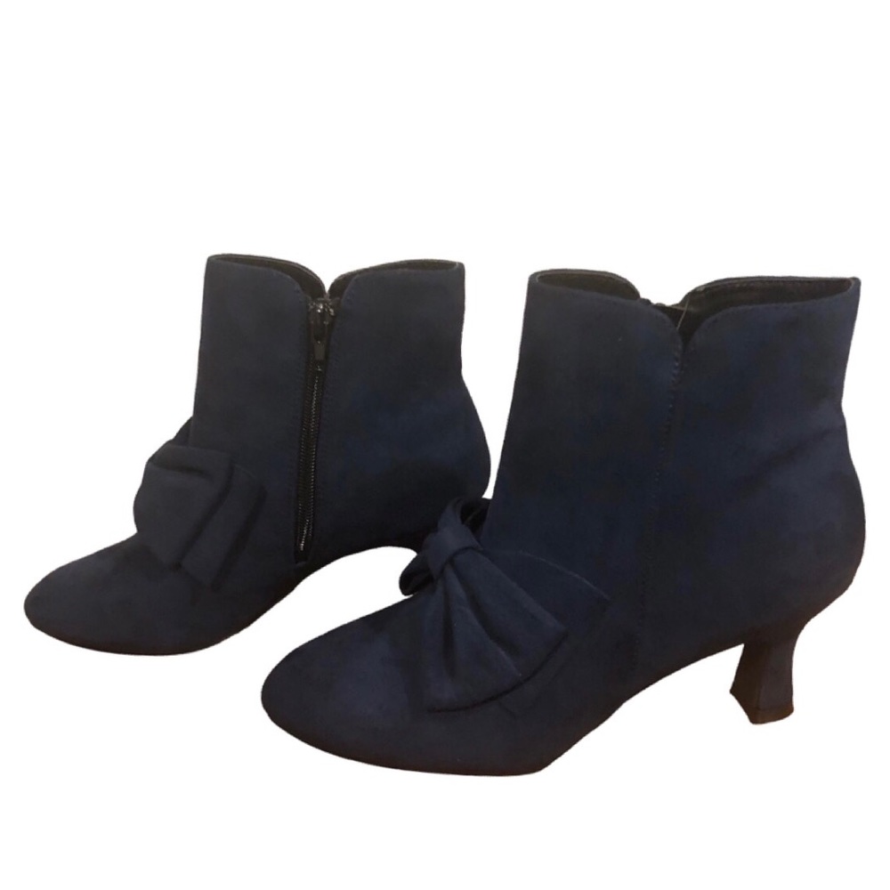 🆕 Navy Faux Suede Booties w/front bow